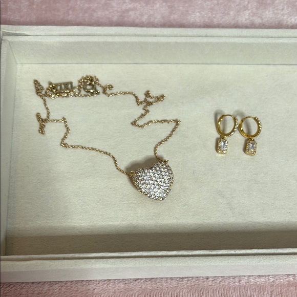 XIXI Gold and Silver Heart Pendant Necklace and Earring Set - Picture 1 of 1